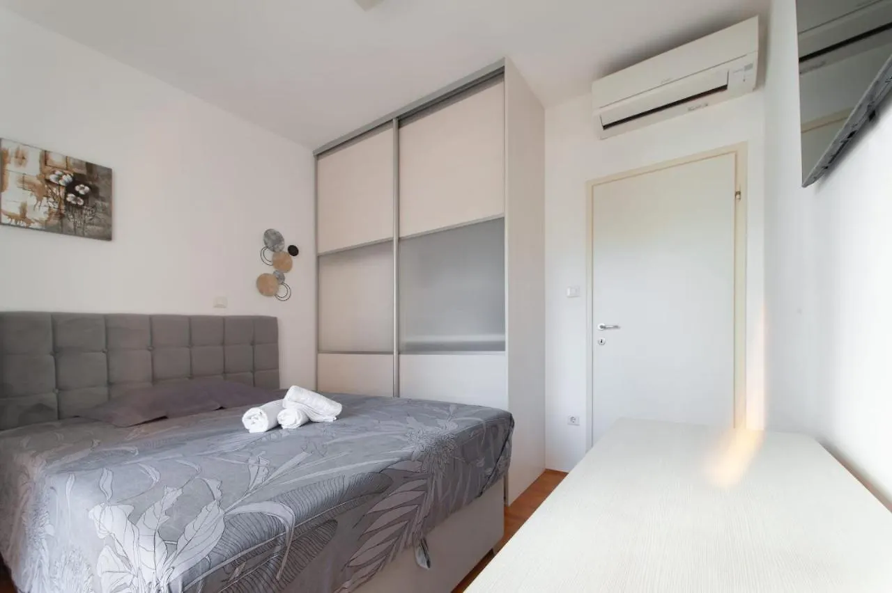 Sea Apartment With Free Parking Split