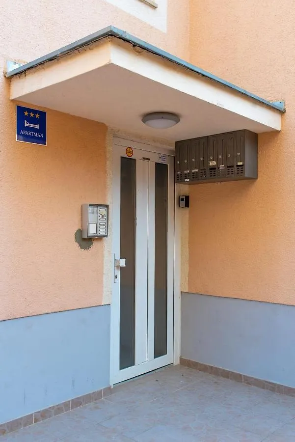 Sea Apartment With Free Parking Split